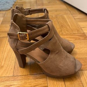 Brand new never worn tan suede heels